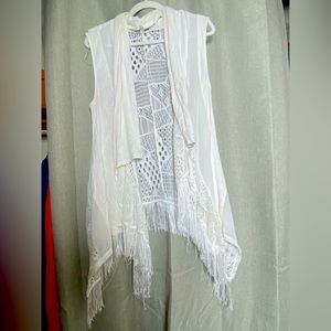 Maria Gabrielle Sleeveless lace cardigan with fringe